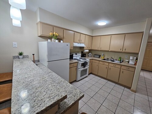 Charming 2-bedroom apartment in awesome Brownsville with WiFi, AC