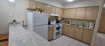 Charming 2-bedroom apartment in awesome Brownsville with WiFi, AC