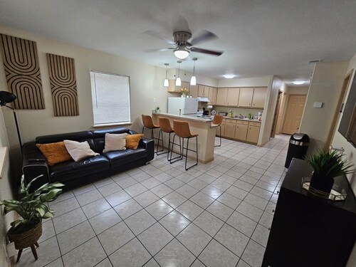 Charming 2-bedroom apartment in awesome Brownsville with WiFi, AC