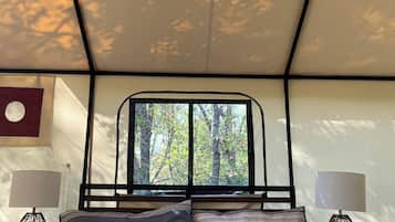 5 bedrooms, free WiFi, bed sheets