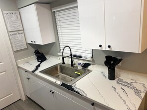 Private kitchen - HOME AWAY FROM...HOME!! (Fort Myers)