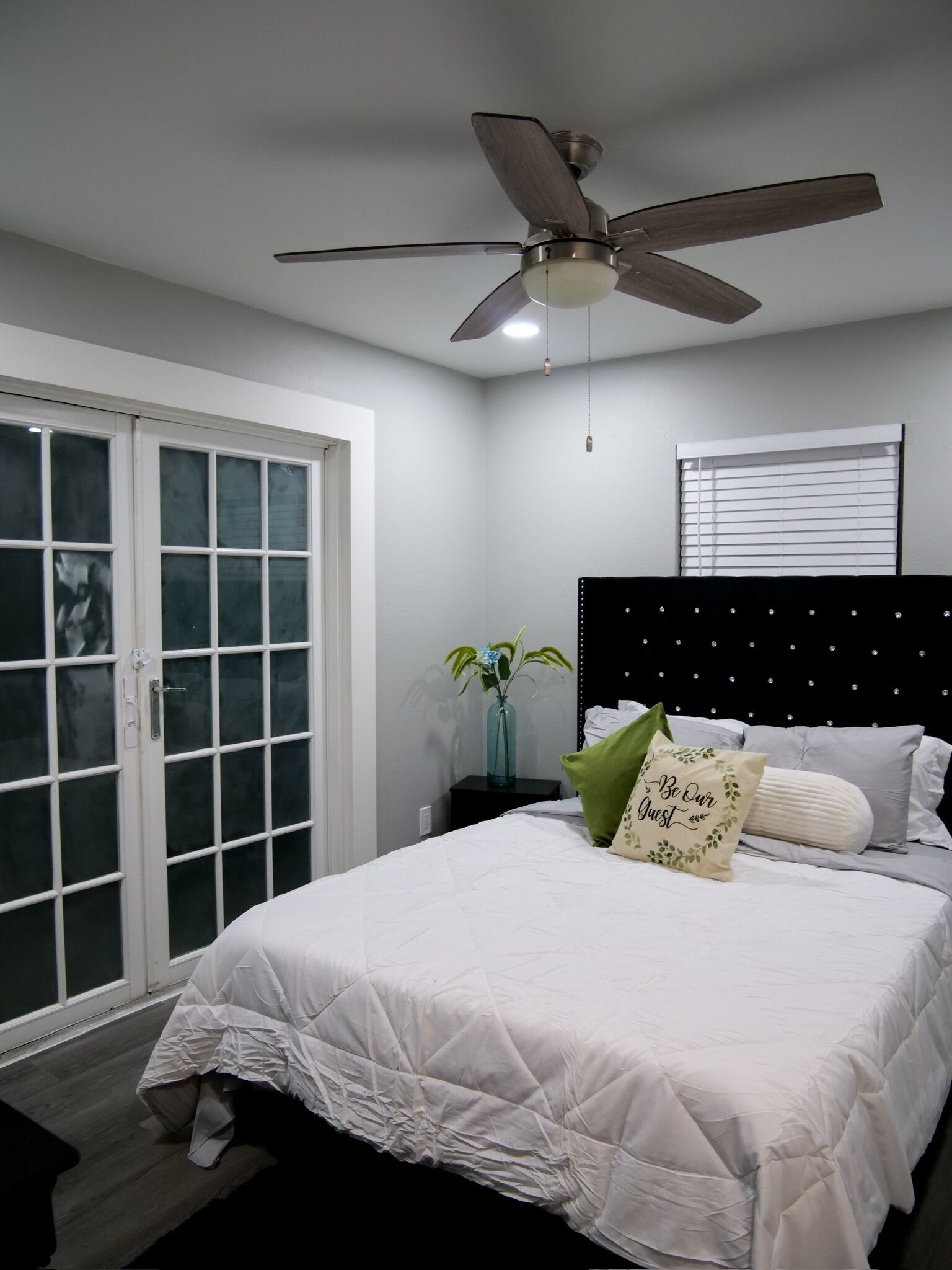 3 chambres, fer et planche à repasser, Wi-Fi, draps fournis