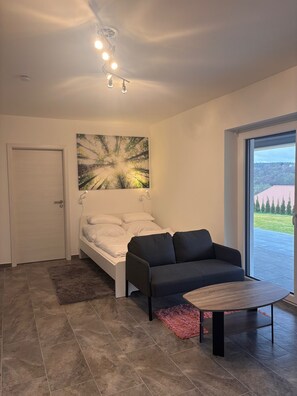 1 bedroom, desk, iron/ironing board, travel crib - Cozy hilltop stay in Weikersheim (Weikersheim)