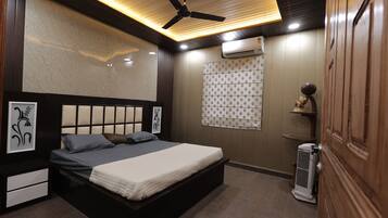 3 chambres, fer et planche à repasser, Wi-Fi, draps fournis