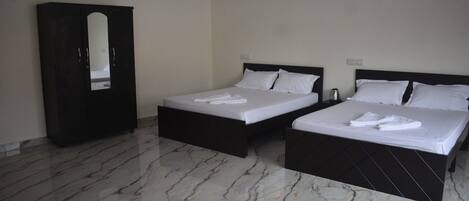 Superior-Vierbettzimmer, Balkon, Poolblick