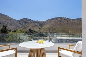 Superior Villa, 3 Bedrooms, Private Pool, Mountain View | In-room safe, individually decorated, individually furnished, desk