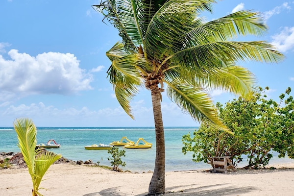 PLAGE DE LA NAUTIQUE AU BOUT DE LA RUE