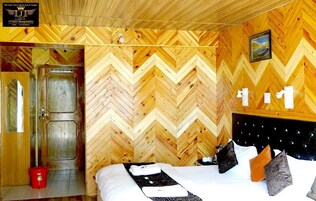 Desk, laptop workspace, free WiFi