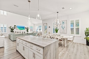 Interior - Community Pool and Private Beach, Arcade, Hot Tub (Miramar Beach)
