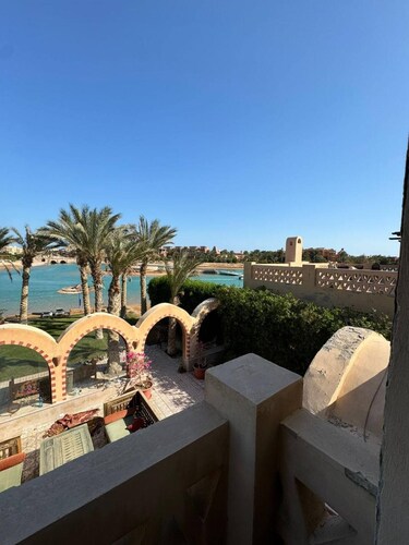 Stunning Lagoon View Villa in El Gouna