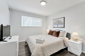 3 bedrooms, desk, iron/ironing board, WiFi