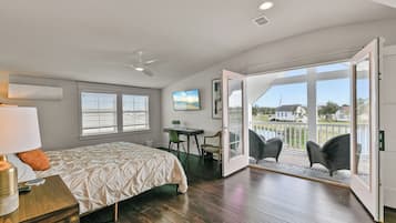 2 bedrooms, desk, iron/ironing board, WiFi