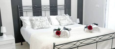 3 室のベッドルーム、アイロン / アイロン台、WiFi (無料)、ベッドシーツ