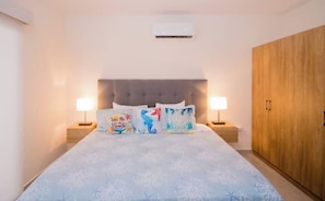 4 habitaciones, tabla de planchar con plancha, wifi y ropa de cama 