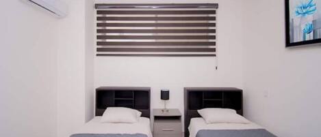 6 bedrooms, iron/ironing board, WiFi, bed sheets