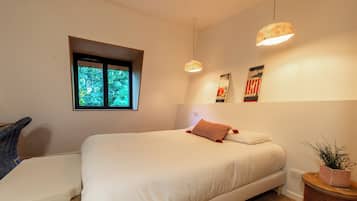 Comfort tweepersoonskamer | Verduisterende gordijnen, een strijkplank/strijkijzer, gratis wifi