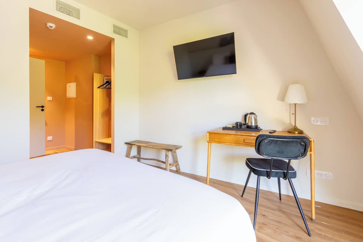 Classic Double Room | Blackout drapes, iron/ironing board, free WiFi