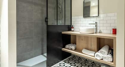 Nina's Hideaway Hotel - Madame's Dream