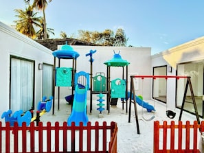Children’s play area – outdoor
