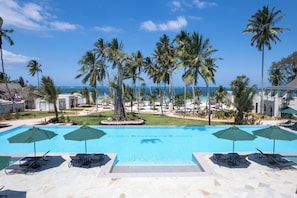 Indoor pool, 3 outdoor pools, open 8:00 AM to 7:00 PM, pool umbrellas - Tembo Kiwengwa Resort (Kiwengwa)