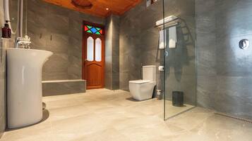 Suite, Balkon, Meerblick | Badezimmer