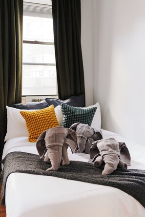 2 bedrooms, iron/ironing board, WiFi, bed sheets