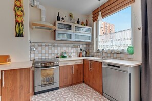 Apartamento Confort, balcón | Cocina privada | Hervidor eléctrico