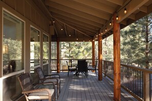 Outdoor dining - Big River Stately Stay for 8 (Bend)