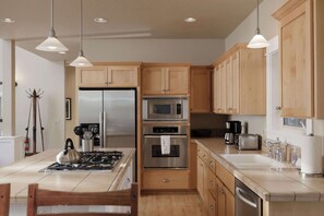 House, Multiple Beds, Balcony, Garden View (Big River) | Private kitchen