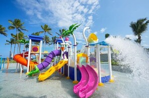 Children’s area - PORTO ALTO RESORT Cozy apartment in the Resort on the beach of Muro Alto-PE. (N. São do Ó)