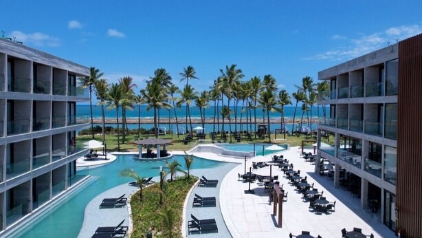 A resort with a pool, lounge chairs, and a view of the ocean. - Flat Porto Alto Resort, Porto de Galinhas   (N. São do Ó)