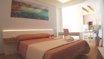2 bedrooms, travel cot, WiFi, bed sheets