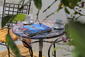 Apartment | Outdoor dining