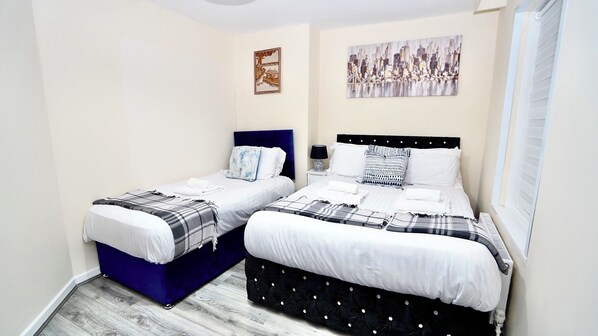 3 bedrooms, iron/ironing board, free WiFi - 41 Chapal House (London)