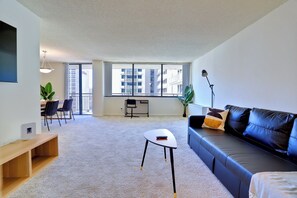 Comfort Apartment, 1 Bedroom, Balcony, City View | Living area