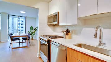 Comfort Apartment, 1 Bedroom, Balcony, City View | Private kitchen