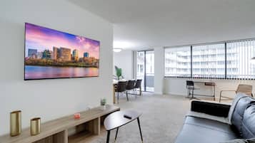 Comfort Apartment, 1 Bedroom, Balcony, City View | Living area