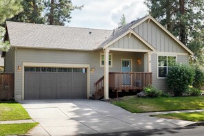 Exterior - Charming Bend Sanctuary for 6! (Bend)