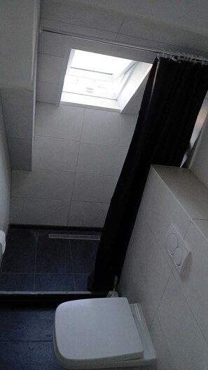 Serviettes fournies, savon, papier toilette