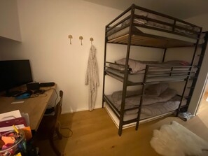 3 bedrooms, iron/ironing board, WiFi, bed sheets - Charming vacation home in Tamins near Flims (Tamins)