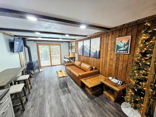 Shamrock 73 - 2br/2ba - Pet Friendly - Fully Renovated!