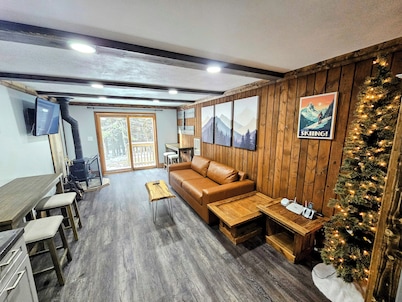 Shamrock 73 - 2br/2ba - Pet Friendly - Fully Renovated!
