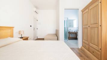 Deluxe Room | 1 bedroom, free WiFi
