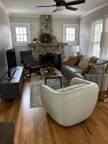 Charming 1925 Home In Broad Ripple - Sleeps 6, Modern Comforts & Prime Location