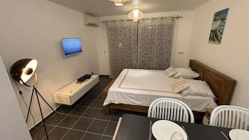 1 bedroom, iron/ironing board, WiFi, bed sheets