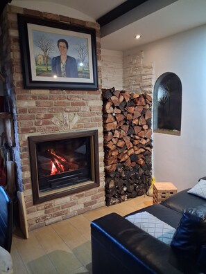 Televisión de pantalla plana de 32 pulgadas con canales por cable