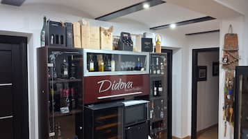 32-Zoll-Flachbildfernseher mit Kabelempfang, Fußbodenheizung