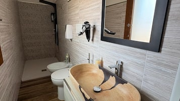 Equalittu | Bathroom | Hair dryer, bathrobes, bidet, heated floors