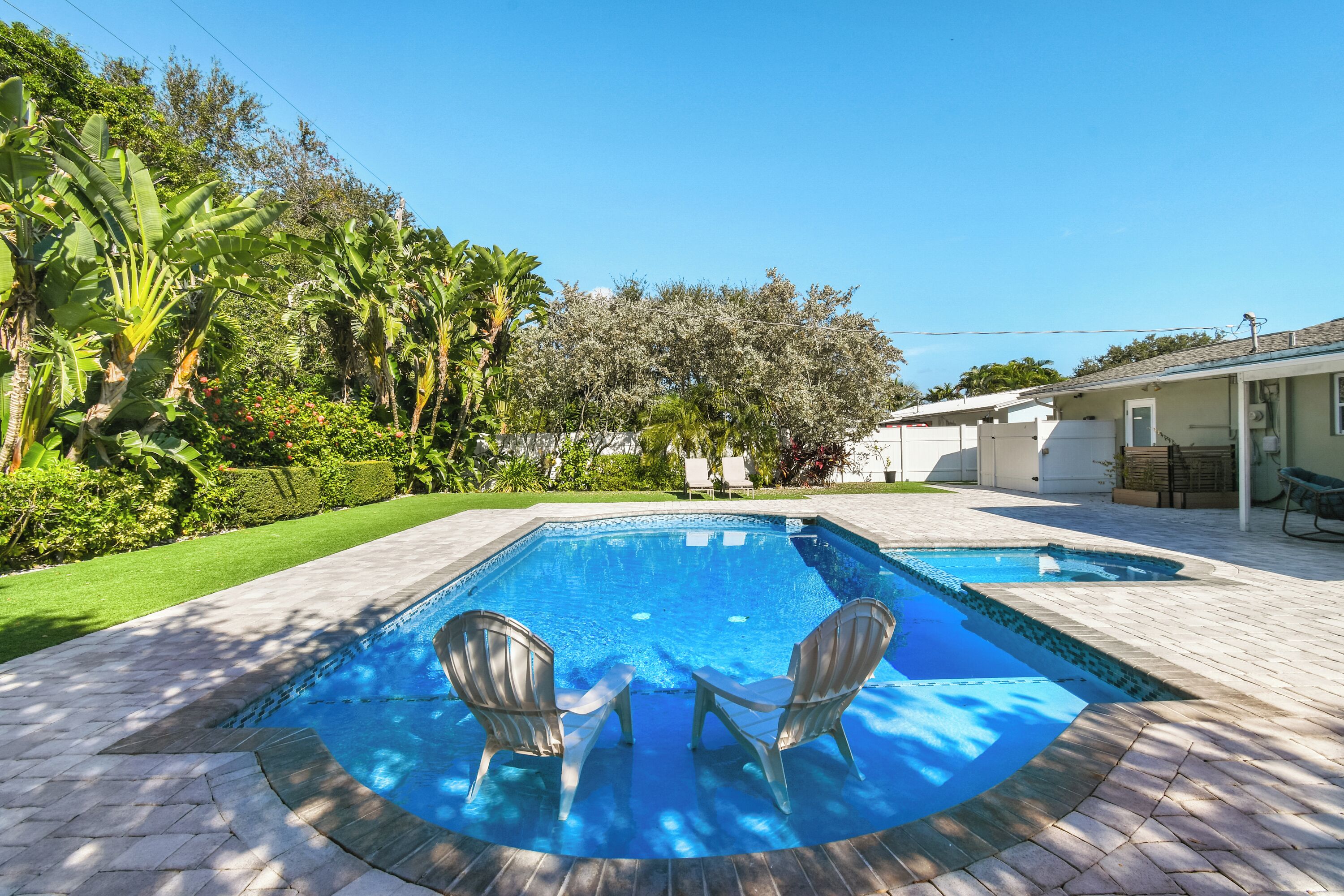 Outdoor pool, a heated pool