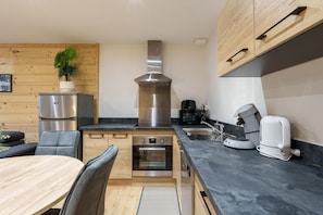 Kühlschrank, Mikrowelle, Ofen, Geschirrspüler